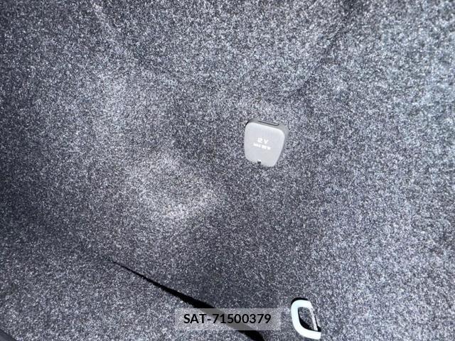 Volvo V40 2020-07 8277681-11