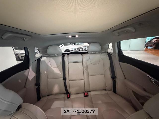 Volvo V40 2020-07 8277681-12