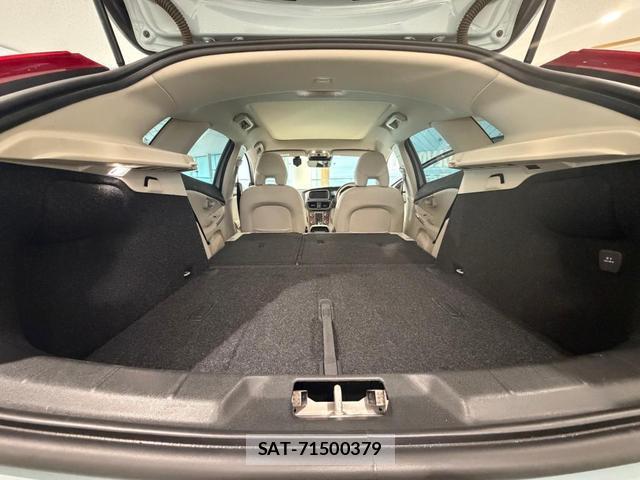 Volvo V40 2020-07 8277681-13