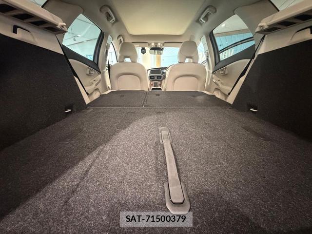 Volvo V40 2020-07 8277681-14