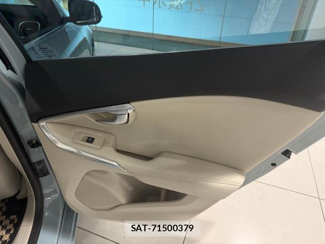 Volvo V40 2020-07 8277681-15