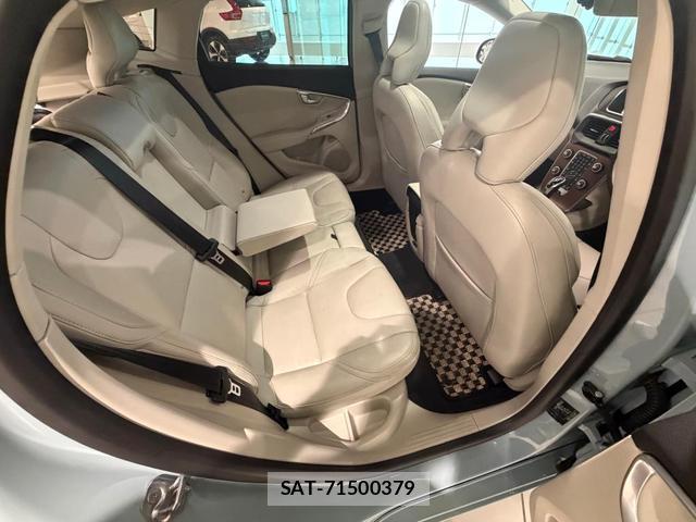 Volvo V40 2020-07 8277681-16
