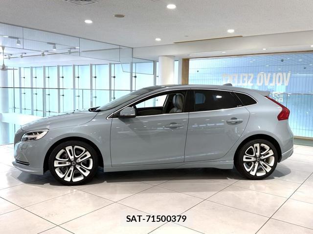Volvo V40 2020-07 8277681-2