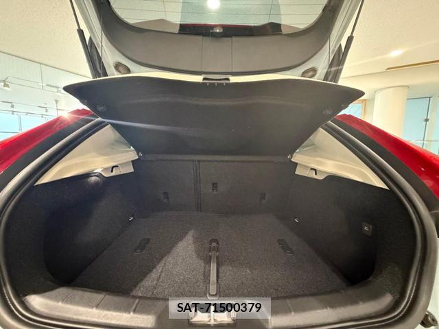 Volvo V40 2020-07 8277681-9