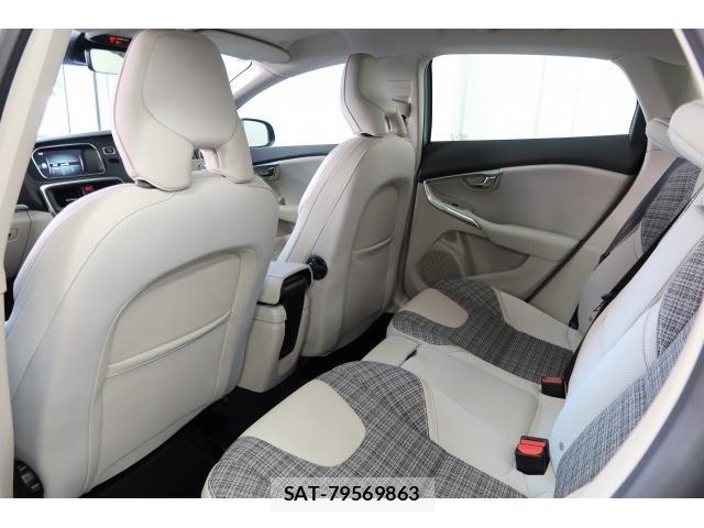 Volvo V40 2018-12 8277703-12