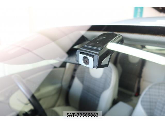 Volvo V40 2018-12 8277703-16