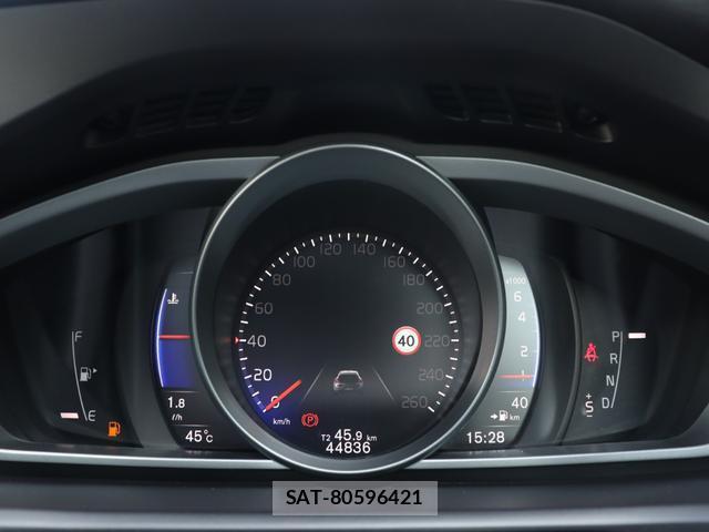 Volvo V40 2020-01 8279241-12