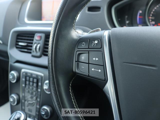 Volvo V40 2020-01 8279241-13