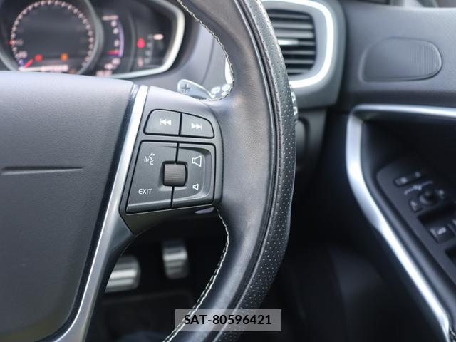 Volvo V40 2020-01 8279241-14