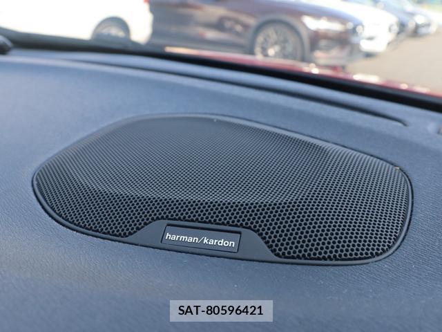 Volvo V40 2020-01 8279241-16