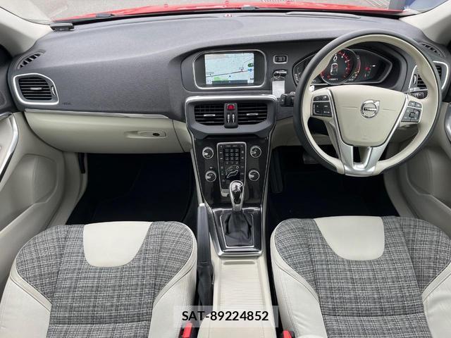 Volvo V40 2016-11 8279260-1