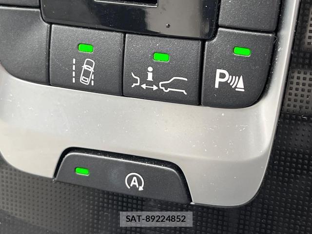 Volvo V40 2016-11 8279260-11
