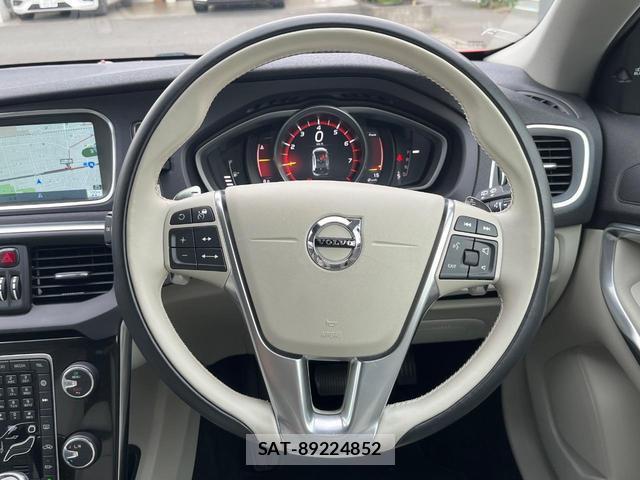Volvo V40 2016-11 8279260-12