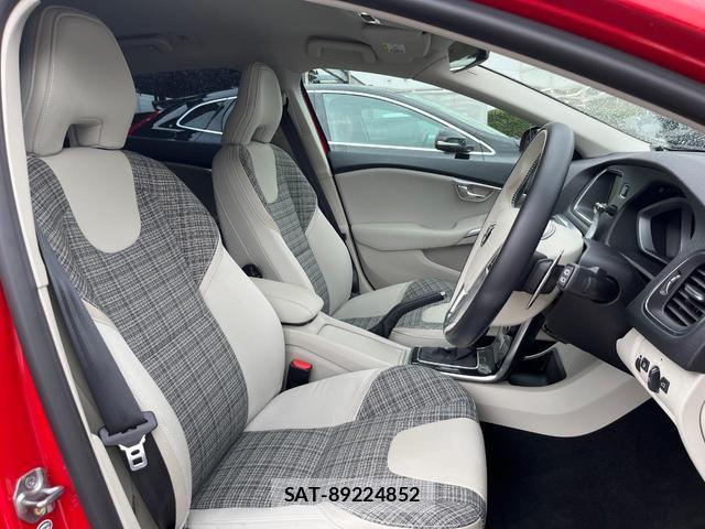 Volvo V40 2016-11 8279260-13