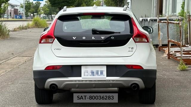 Volvo V40 2016-06 8282037-1