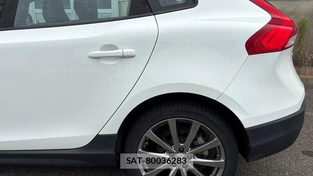 Volvo V40 2016-06 8282037-10