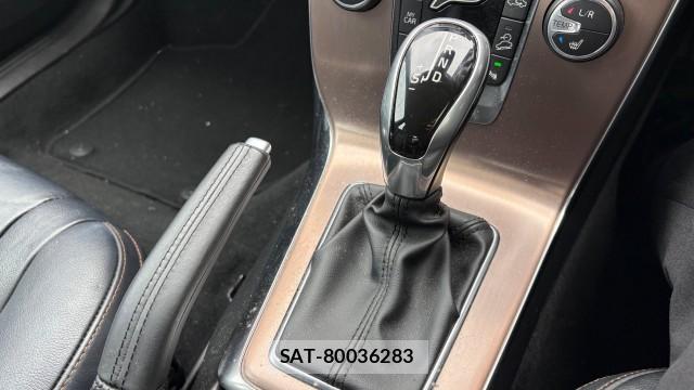 Volvo V40 2016-06 8282037-11