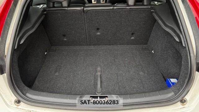 Volvo V40 2016-06 8282037-14