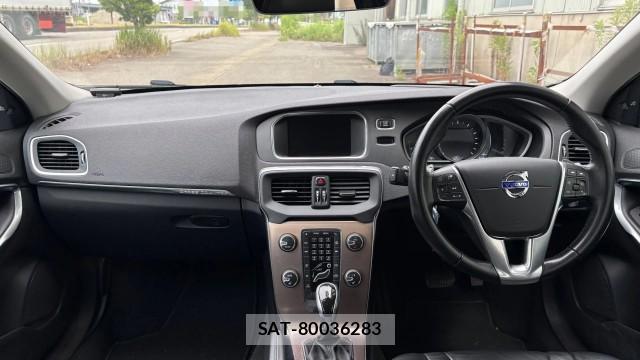 Volvo V40 2016-06 8282037-2