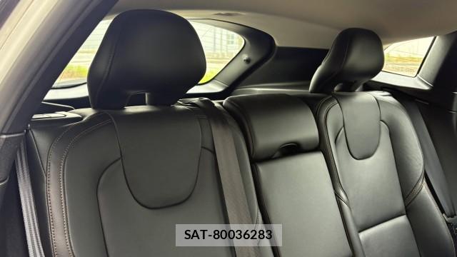 Volvo V40 2016-06 8282037-6