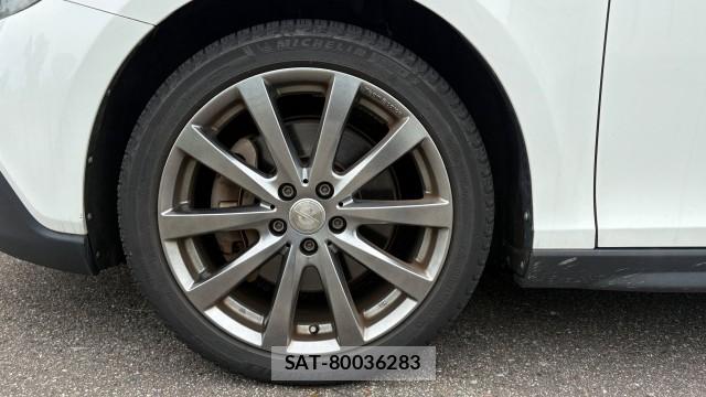 Volvo V40 2016-06 8282037-8