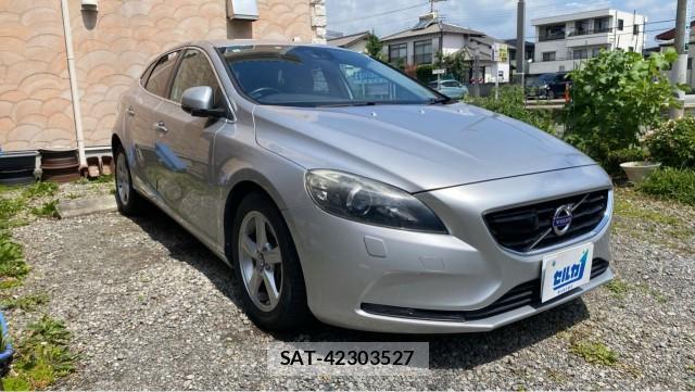 Volvo V40 2015-12 8282347-11