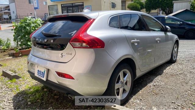 Volvo V40 2015-12 8282347-12