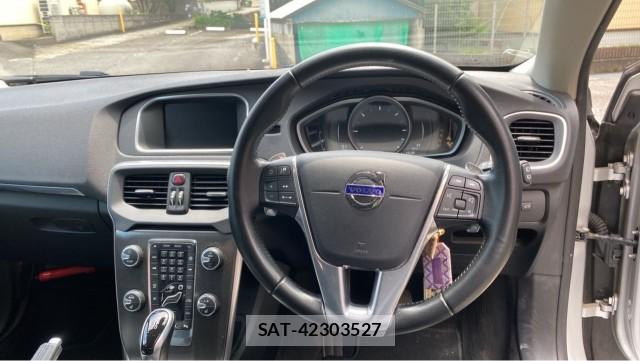 Volvo V40 2015-12 8282347-16