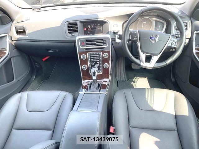 Volvo V60 2018-09 8278789-1