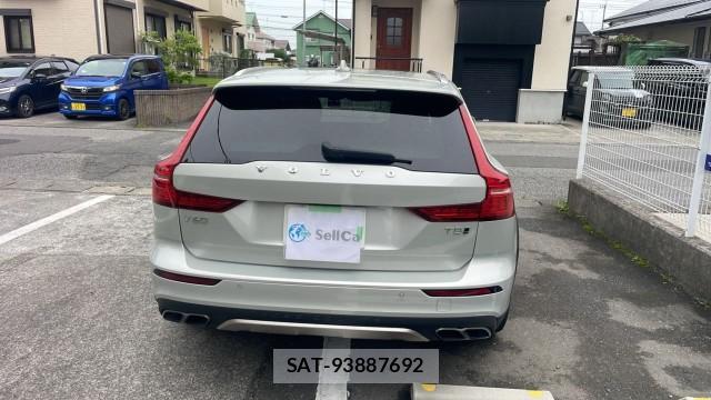 Volvo V60 2019-03 8281787-1