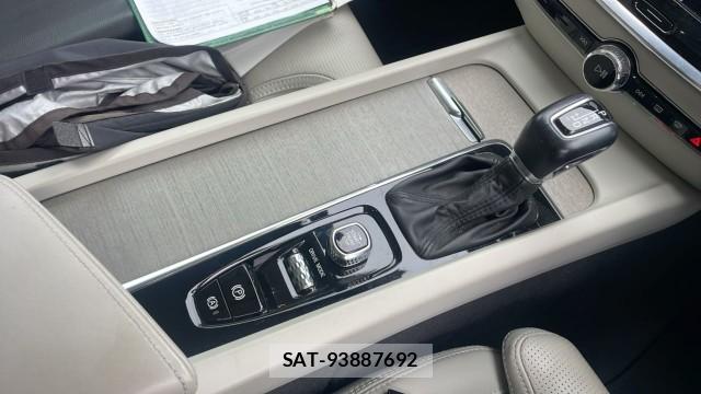 Volvo V60 2019-03 8281787-14