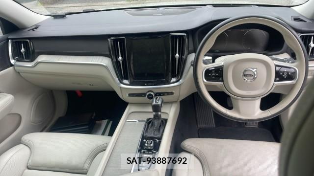 Volvo V60 2019-03 8281787-2