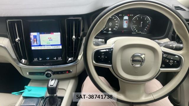 Volvo V60 2018-10 8281872-16