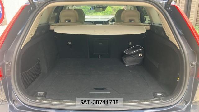 Volvo V60 2018-10 8281872-17