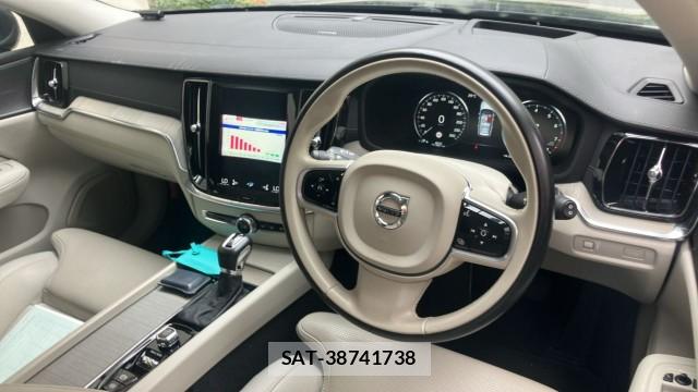 Volvo V60 2018-10 8281872-2