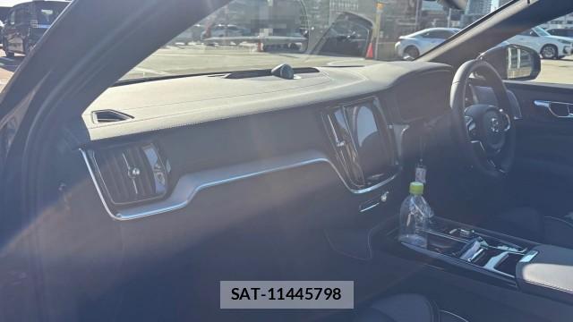 Volvo V60 2023-06 8282245-2