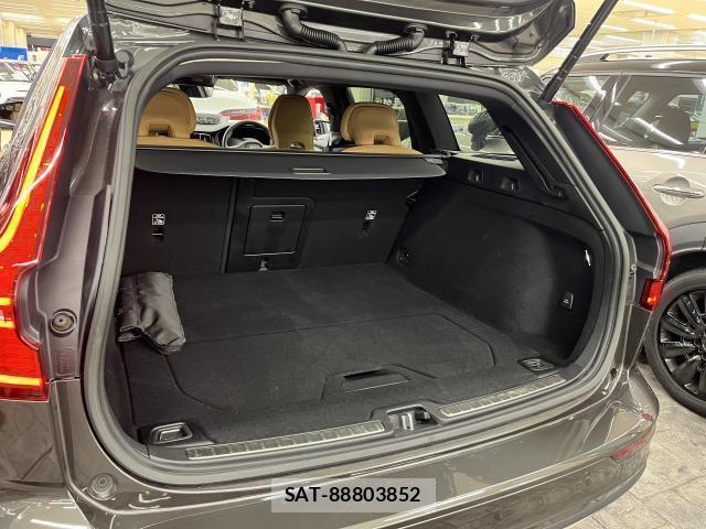 Volvo V60 2022-05 8283956-5