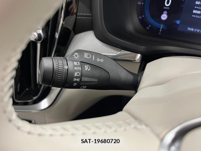 Volvo V60 2025-07 8283958-12