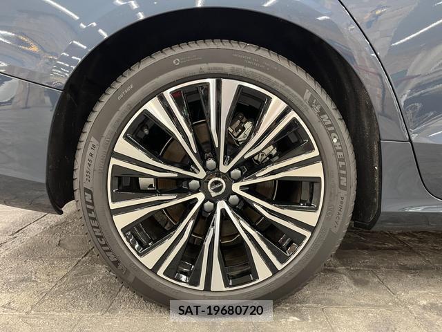 Volvo V60 2025-07 8283958-15