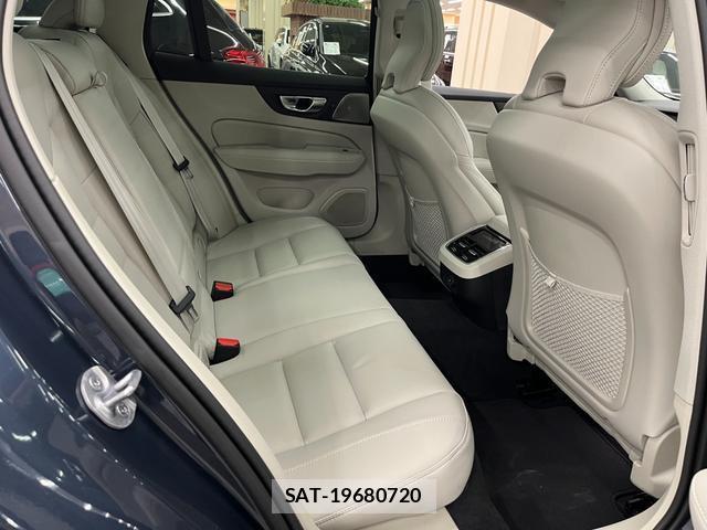 Volvo V60 2025-07 8283958-5