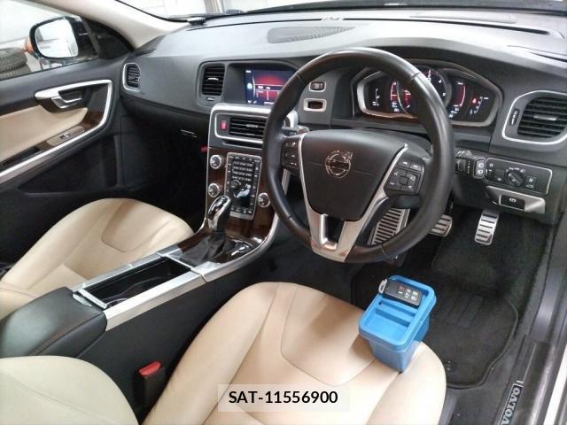 Volvo V60 2017-12 8284370-2
