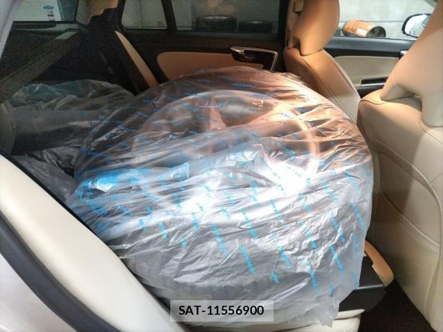 Volvo V60 2017-12 8284370-3
