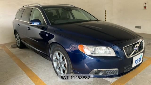Volvo V70 2012-12 8281303-11