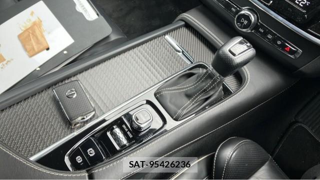 Volvo V90 2017-08 8282342-14