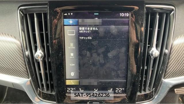 Volvo V90 2017-08 8282342-4