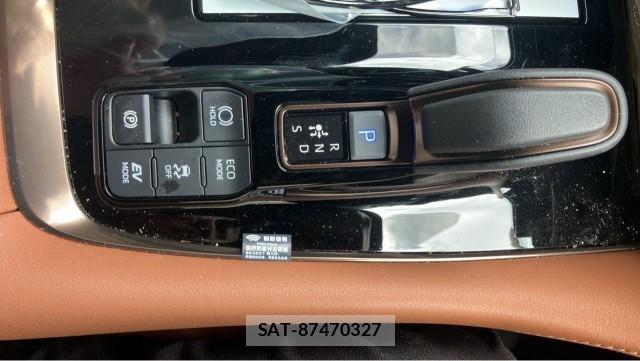 Toyota VELLFIRE 2025-06 8281680-14