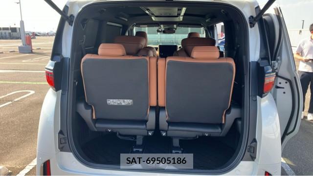 Toyota VELLFIRE 2023-09 8281686-17