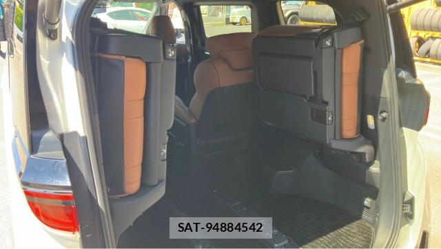 Toyota VELLFIRE 2025-04 8281828-17