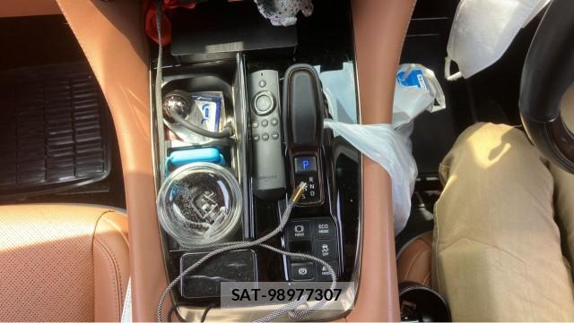 Toyota VELLFIRE 2023-09 8282017-14