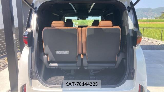 Toyota VELLFIRE 2024-11 8282063-17